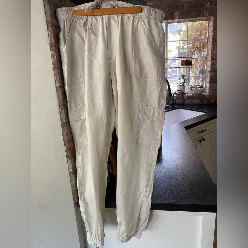 Nicole miller 100% linen  pants with button ankles (size large)